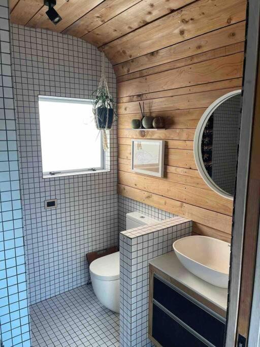 Electric Waihi Beach House - Family & Dog Friendly, Close To Beach, Pool Table, Outdoor Fire Room, Skate Ramp Bowentown Екстер'єр фото