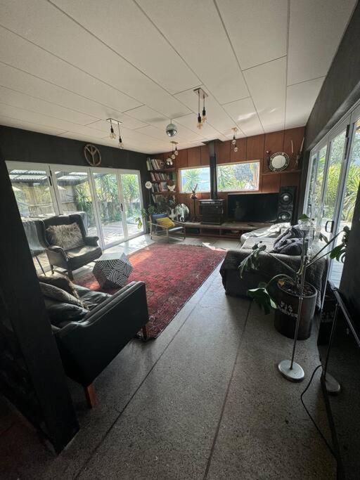 Electric Waihi Beach House - Family & Dog Friendly, Close To Beach, Pool Table, Outdoor Fire Room, Skate Ramp Bowentown Екстер'єр фото
